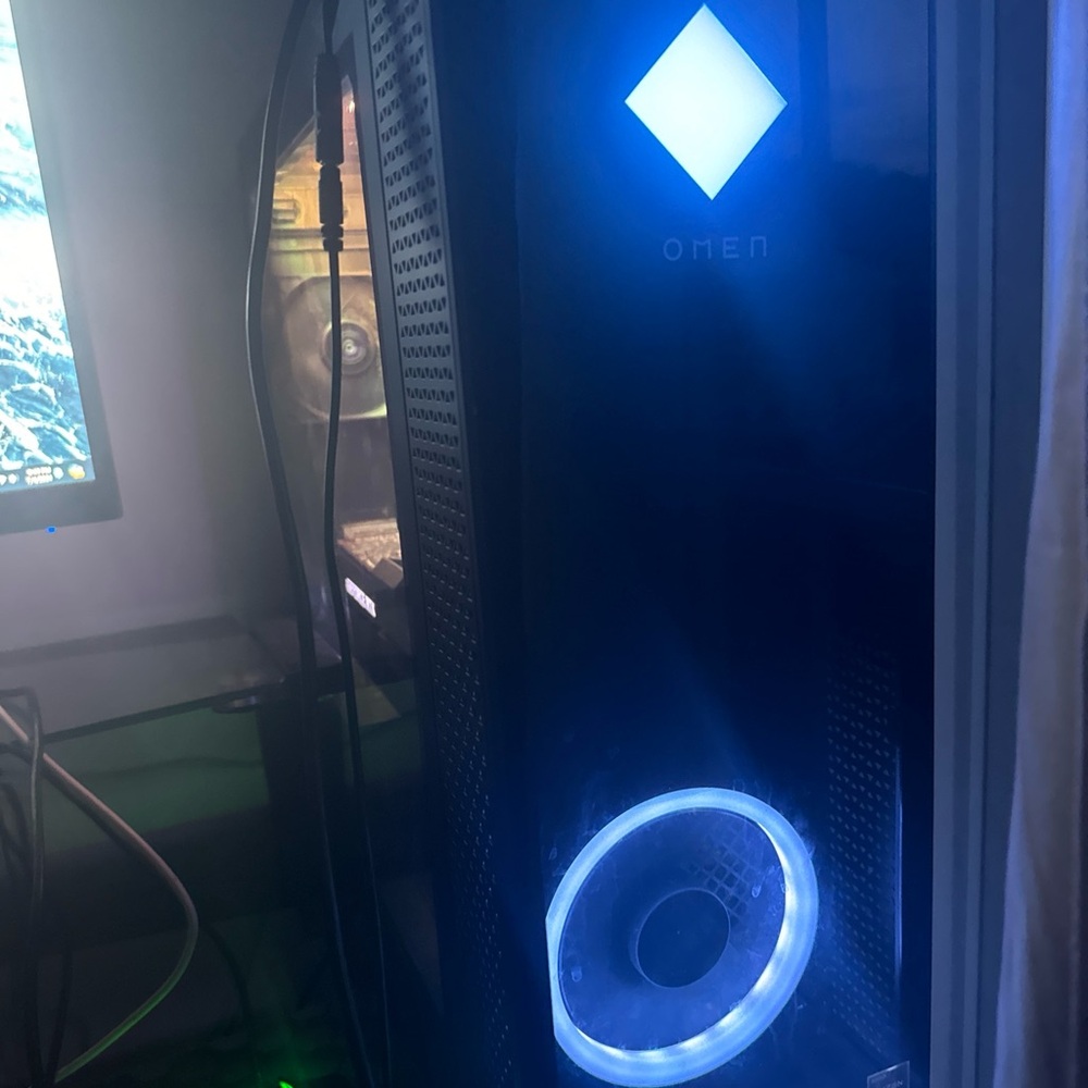 Full gaming setup - Picture 2 of 6